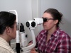 Brinkmann Augenoptik (Mandy Brinkmann beurteilt den Sitz von Contactlinsen mit dem
Spaltlampenmikroskop), Nr.72