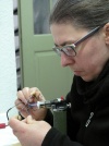 Brinkmann Augenoptik (Mandy Brinkmann beim Löten einer defekten Brillenfassung), Nr.83